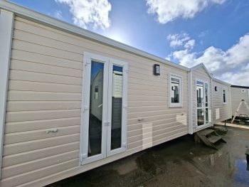 MOBILE HOMES SEMI NOVO IRM ENMERAUDE DE 11X4 METROS EN BRAGA.