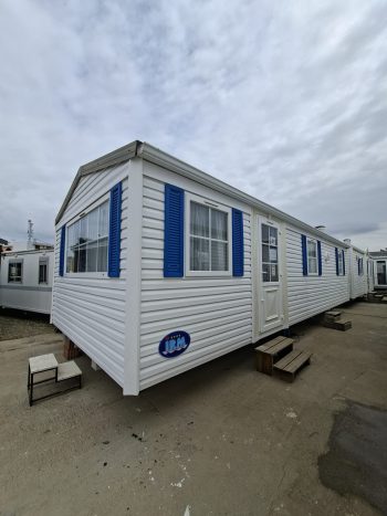 MOBILE HOMES SEMINUEVA IRM SAPHIR DE 10X4 METROS EN BRAGA.